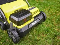 Aérateur électrique Sur Batterie RYOBI RY18SFX35A-240 - 18V - (2Ah X2) - Largeur De Coupe 35 Cm - 16 Lames -Entretien Du Jardin arateur lectrique sur batterie ryobi ry18sfx35a 240 18v 2ah x2 largeur de coupe 35 cm 16 lames caractristiques gnrales 30004 3 1624278419 IMG 60d085938cb87