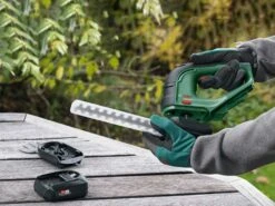 Bosch AdvancedShear18V - Cisaille à Batterie - 18V - SANS BATTERIE NI CHARGEUR DE BATTERIE -Entretien Du Jardin bosch advancedshear18v cisaille batterie 18v sans batterie ni chargeur de batterie caractristiques principales 43907 5 1692283965 IMG 64de343d5d8e1