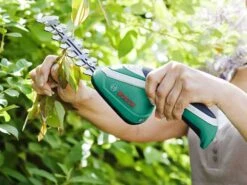Cisaille à Batterie Pour Pelouse Bosch ISIO3 - Lame Gazon Et Lame Haies -Entretien Du Jardin cisaille batterie pour pelouse bosch isio3 lame gazon et lame haies cisaille batterie bosch isio3 30008 1 1624279026 IMG 60d087f242bd5