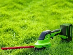 Cisaille à Batterie Pour Pelouse Greenworks G24SHT Sur Perche - Kit Batterie De 24V/2.0Ah Et Chargeur -Entretien Du Jardin cisaille batterie pour pelouse greenworks g24sht sur perche kit batterie de 24v 2 0ah et chargeur cisaille batterie greenworks g24sht sur perche 33386 4 1646662295 IMG 6226129737ad7
