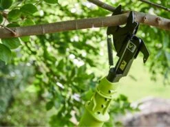 Coupe-branches à Batterie RYOBI OLP1832BX - 18V - Diamètre De 32mm - 4Ah -Entretien Du Jardin coupe branches a batterie ryobi olp1832bx 18v diametre de 32mm 4ah secateur a batterie ryobi olp1832bx 29654 1 1622798171 IMG 60b9ef5be5b14