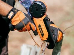 Lieuse Pour Vignoble électrique à Batterie Bahco BCL40IB- 2 Batteries Et Chargeur Inclus -Entretien Du Jardin lieuse pour vignoble lectrique batterie bahco bcl40ib 2 batteries et chargeur inclus lieuse pour vignes batterie bahco bcl40ib 28085 0 1617786454 IMG 606d7656b6d15