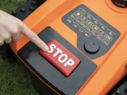 Robot Tondeuse Yard Force Classic 500B - Bluetooth Intégré - Capteurs Anticollisions -Entretien Du Jardin robot tondeuse yard force classic 500b bluetooth intgr capteurs anticollisions guidez et contrlez votre robot depuis votre tlphone portable 34538 33 1652437239 IMG 627e30f75206a