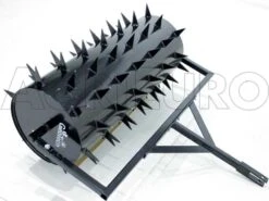 Rouleau Compresseur Denté 92 Cm - Aérateur Tracté En Acier Pour Tondeuse Autoportée -Entretien Du Jardin rouleau compresseur dent 92 cm arateur tract en acier pour tondeuse autoporte rouleau compresseur dent 6758 0 1422521259 IMG 8456