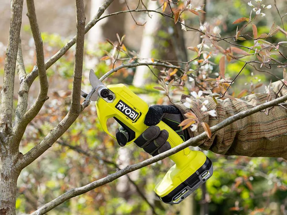 Sécateur De Taille à Batterie RYOBI RY18SCA-0 18V - Avec De 18V/4 Ah 1 Sécateur De Taille à Batterie RYOBI RY18SCA-0 18V - Avec De 18V/4 Ah