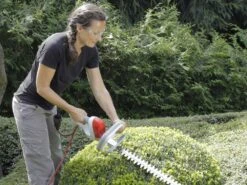 Taille-haie électrique IKRA FHS 1545 De 500W Avec Lamier De 45 Cm - Ultraléger -Entretien Du Jardin taille haie lectrique ikra fhs 1545 de 500w avec lamier de 45 cm ultralger taille haie lectrique ikra fhs 1545 18126 5 1568986952 81LzFyYkXgL. AC SL1500