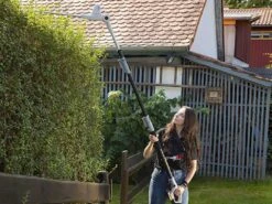 Taille-haie Sur Perche Télescopique à Batterie IKRA ICPH 2040 -Entretien Du Jardin taille haie sur perche tlescopique batterie ikra icph 2040 perche et poigne 27968 3 1617267697 IMG 60658bf123e6f