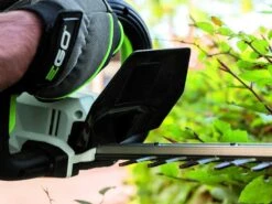 Taille-haies à Batterie EGO HT 2410E Brushless - 56V 2.5 Ah - 61cm - SANS BATTERIE NI CHARGEUR -Entretien Du Jardin taille haies a batterie ego ht 2410e brushless 56v 2 5 ah 61cm sans batterie ni chargeur lamier et poignee 33597 2 1648113109 IMG 623c35d561bbd