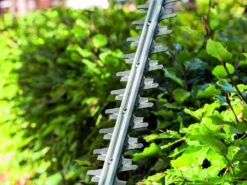 Taille-haies à Batterie EGO HT 2410E Brushless - 56V 2.5 Ah - 61cm - SANS BATTERIE NI CHARGEUR -Entretien Du Jardin taille haies a batterie ego ht 2410e brushless 56v 2 5 ah 61cm sans batterie ni chargeur lamier et poignee 33597 2 1648113111 IMG 623c35d73583c