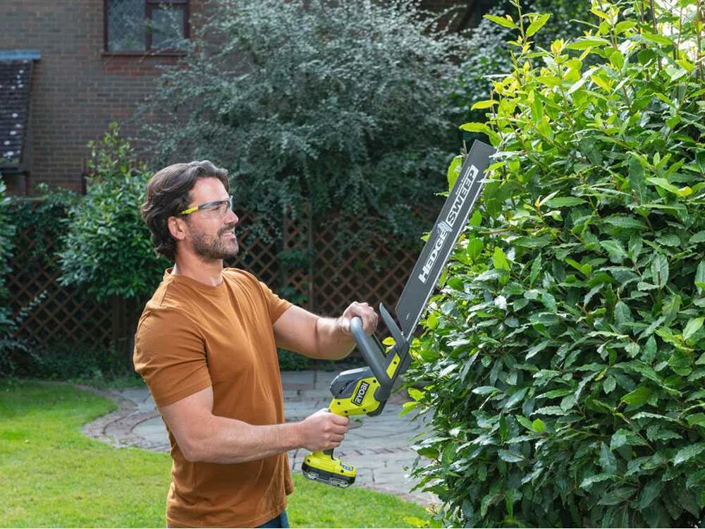 Taille-haies à Batterie RYOBI RY18HT45A-120 - 18V - 2Ah - Lame De 45 Cm 6 Taille-haies à Batterie RYOBI RY18HT45A-120 - 18V - 2Ah - Lame De 45 Cm – Image 6