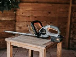 Taille-haies électrique à Batterie Batavia - Lame De 51 Cm En Acier - SANS BATTERIE NI CHARGEUR -Entretien Du Jardin taille haies lectrique batterie batavia lame de 51 cm en acier sans batterie ni chargeur taille haies lectrique batterie batavia 32934 5 1644399273 IMG 62038aa9193f5