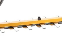 Taille-haies électrique à Batterie DEWALT DCMHT563P1-QW - Lame De 55cm - Batterie 18V 5Ah -Entretien Du Jardin taille haies lectrique batterie dewalt dcmht563p1 qw lame de 55cm batterie 18v 5ah lamier de 55 cm 28919 9 1620394115 IMG 609540834ad54