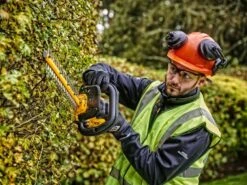 Taille-haies électrique à Batterie DEWALT DCMHT563P1-QW - Lame De 55cm - Batterie 18V 5Ah -Entretien Du Jardin taille haies lectrique batterie dewalt dcmht563p1 qw lame de 55cm batterie 18v 5ah taille haie batterie dewalt dcmht563p1 qw 28919 0 1620394115 IMG 609540832b04b