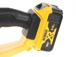 Taille-haies électrique à Batterie DEWALT DCMHT563P1-QW - Lame De 55cm - Batterie 18V 5Ah -Entretien Du Jardin taille haies lectrique batterie dewalt dcmht563p1 qw lame de 55cm batterie 18v 5ah taille haie batterie dewalt dcmht563p1 qw 28919 0 1620394115 IMG 609540833b687