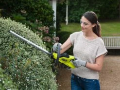 Taille-haies électrique à Batterie RYOBI - 18V - Lame De 45cm - SANS BATTERIE SANS CHARGEUR -Entretien Du Jardin taille haies lectrique batterie ryobi 18v lame de 45cm sans batterie sans chargeur lamier et poigne 28652 2 1619528466 IMG 60880b12ce1bb