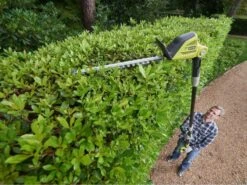 Taille-haies Télescopique à Batterie RYOBI - 18V - Orientable - Lame De 45cm - BATTERIE ET CHARGEUR NON INCLUS -Entretien Du Jardin taille haies tlescopique batterie ryobi 18v orientable lame de 45cm batterie et chargeur non inclus lamier et perche tlescopique 28709 2 1619680344 IMG 608a5c58eb195