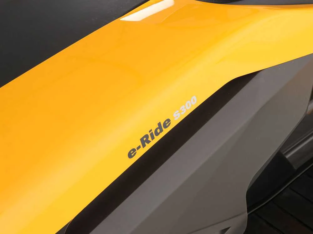 Tondeuse Autoportée à Batterie Stiga E-Ride S300 - Moteur électrique à Batterie 48V/30Ah 12 Tondeuse Autoportée à Batterie Stiga E-Ride S300 - Moteur électrique à Batterie 48V/30Ah – Image 12