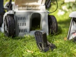 Tondeuse à Batterie IKRA ICM 2/2037 - 40V - 2Ah -Entretien Du Jardin tondeuse batterie ikra icm 2 2037 40v 2ah trois systmes de coupe 28214 10 1618237690 IMG 607458fab3d42