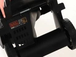 Tondeuse à Gazon électrique Black & Decker BEMW451BH-QS - Lame 32 Cm Avec Puissance Max 1200 Watts -Entretien Du Jardin tondeuse gazon lectrique black decker bemw451bh qs lame 32 cm avec puissance max 1200 watts deux systmes de coupe 17275 2 1561630672 IMG 9138