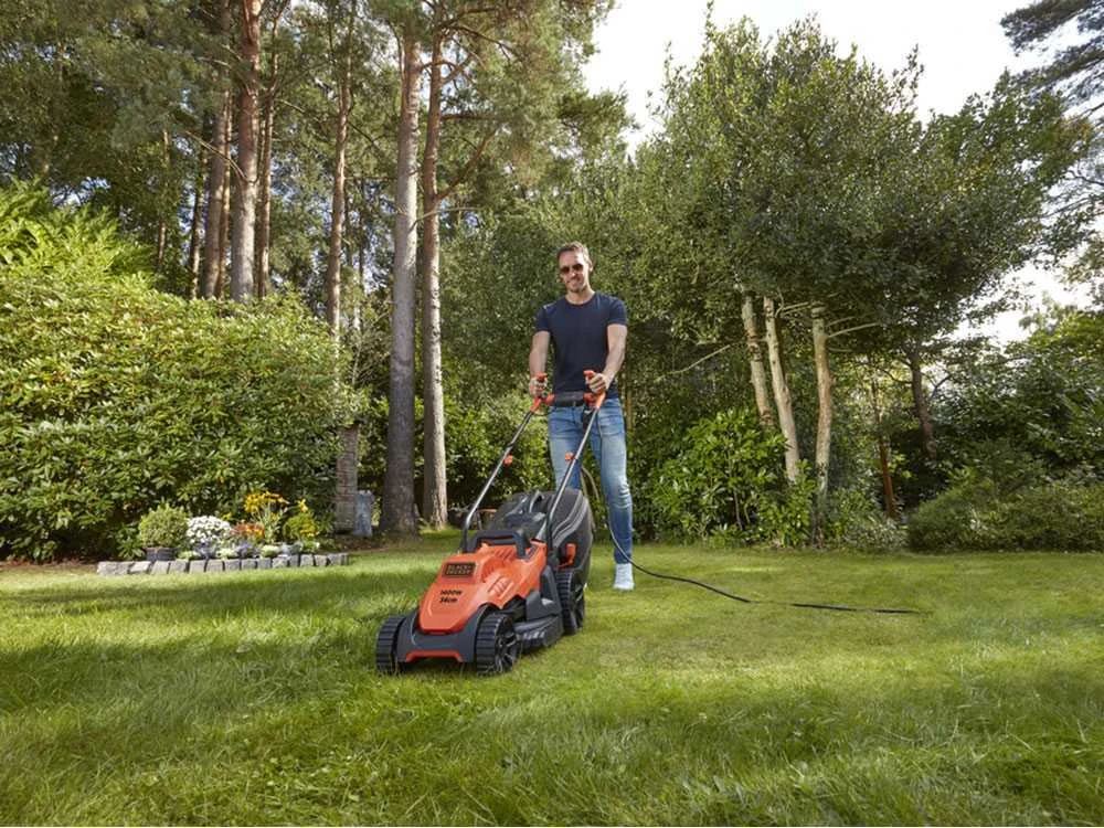 Tondeuse à Gazon électrique Black & Decker BEMW461BH-QS - Largeur De Lame 34 Cm Puissance 1400 Watts 5 Tondeuse à Gazon électrique Black & Decker BEMW461BH-QS - Largeur De Lame 34 Cm Puissance 1400 Watts – Image 5