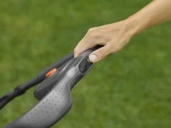 Tondeuse à Gazon Sur Batterie Gardena PowerMax 32/18V P4A Seule - 32 Cm - SANS BATTERIE NI CHARGEUR -Entretien Du Jardin tondeuse gazon sur batterie gardena powermax 32 18v p4a seule 32 cm sans batterie ni chargeur deux systmes de coupe 41638 7 1683014295 IMG 6450c297e6255