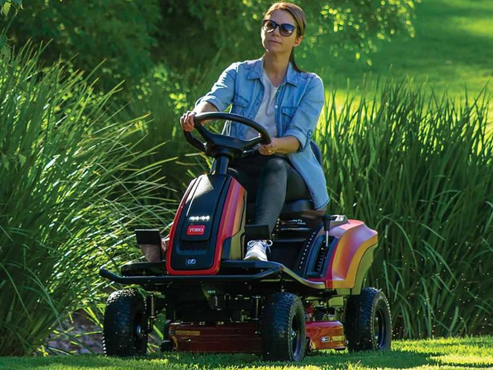 Tracteur Tondeuse à Batterie E-rider Toro ES3000SD - Moteur électrique à Batterie 72V/24Ah - Coupe De 76cm 17 Tracteur Tondeuse à Batterie E-rider Toro ES3000SD - Moteur électrique à Batterie 72V/24Ah - Coupe De 76cm – Image 17