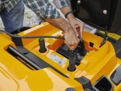 Tracteur Tondeuse à Batterie Stiga Estate 384e - Bac De Ramassage - Puissance 48V/30Ah -Entretien Du Jardin tracteur tondeuse batterie stiga estate 384e bac de ramassage puissance 48v 30ah moteur lectrique batterie au lithium 40489 8 1678440851 IMG 640af993e1953